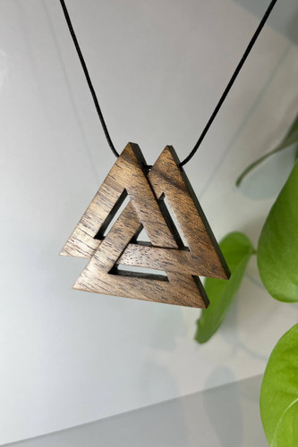 گردنبند چوبی والکنوت