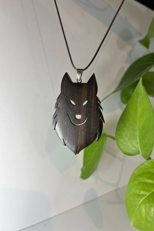 گردنبند چوبی گرگ