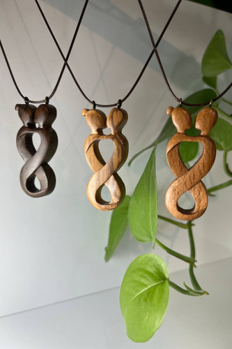 گردنبند چوبی آغوش یار