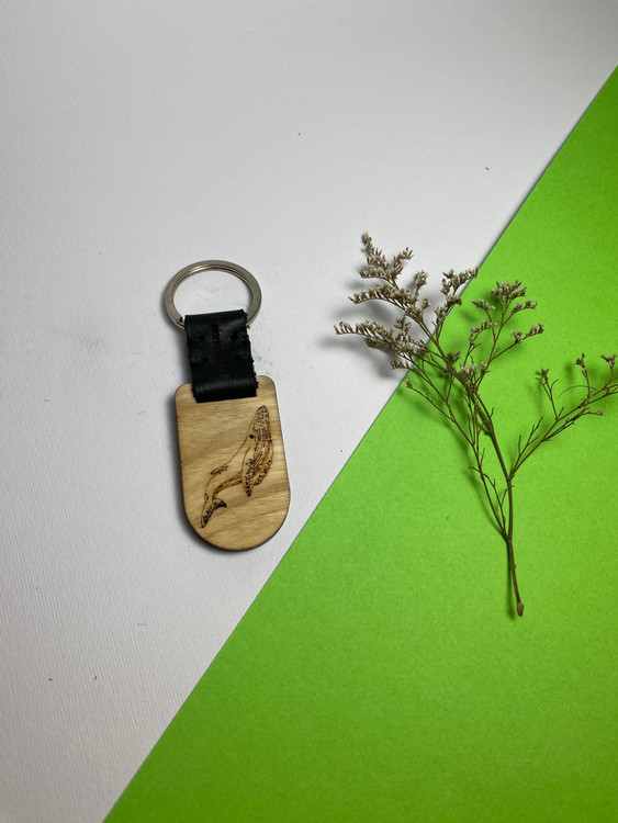 جاسوئیچی دستساز با چرم طبیعی و چوب افرا و ون، مجهز به حلقه ضدزنگ