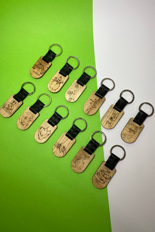 جاسوئیچی دستساز با چرم طبیعی و چوب افرا و ون، مجهز به حلقه ضدزنگ