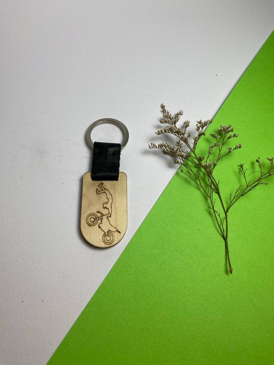 جاسوئیچی دستساز با چرم طبیعی و چوب افرا و ون، مجهز به حلقه ضدزنگ