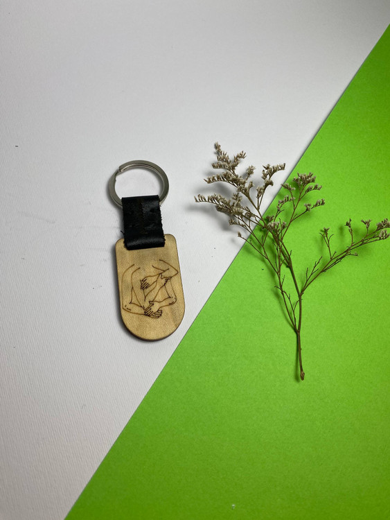 جاسوئیچی دستساز با چرم طبیعی و چوب افرا و ون، مجهز به حلقه ضدزنگ