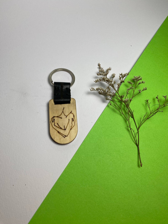 جاسوئیچی دستساز با چرم طبیعی و چوب افرا و ون، مجهز به حلقه ضدزنگ