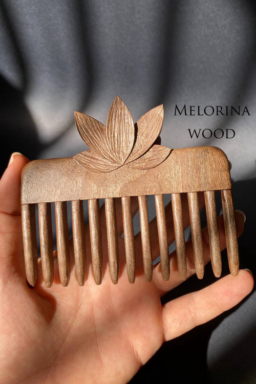 شونه دستساز چوبی با طرح نیلوفر لوتوس مجموعه لمس ملورینا