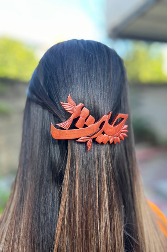 گلسر چوبی دستساز با اسم حدیث، طرح پرنده و گل آفتابگردان، ساخته شده از چوب عناب طبیعی، اکسسوری مو سفارشی